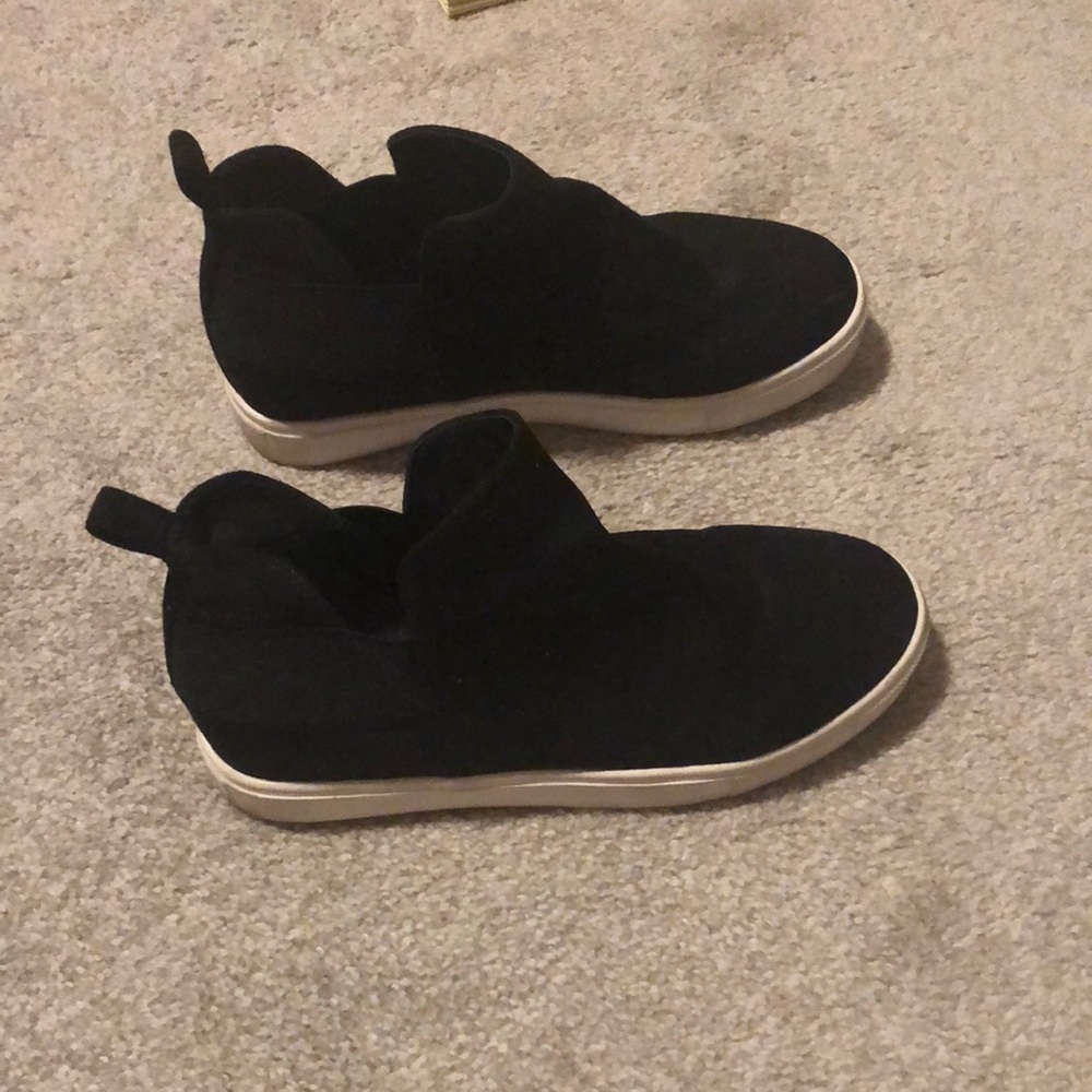 Soda tennis shoes.
